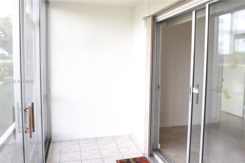Condominio en venta en Pembroke Pines, Florida, 2 dormitorios, 110.74 m2 № 1982725 - foto 29