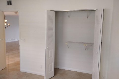 Condominio en venta en Pembroke Pines, Florida, 2 dormitorios, 110.74 m2 № 1982725 - foto 11