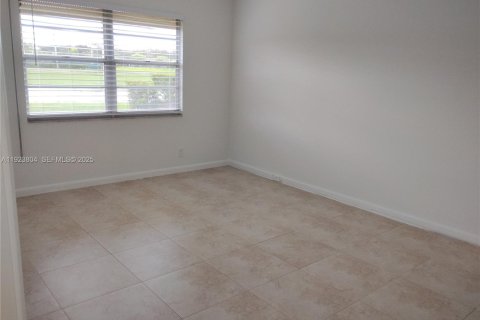 Condominio en venta en Pembroke Pines, Florida, 2 dormitorios, 110.74 m2 № 1982725 - foto 13