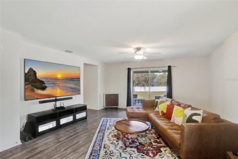 Villa ou maison à vendre à Poinciana, Floride: 4 chambres, 175.21 m2 № 1911505 - photo 5