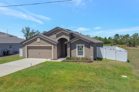 Villa ou maison à vendre à Poinciana, Floride: 4 chambres, 175.21 m2 № 1911505 - photo 3