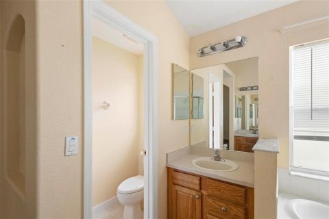 House in Deltona, Florida 4 bedrooms, 195.65 sq.m. № 2108858 - photo 18