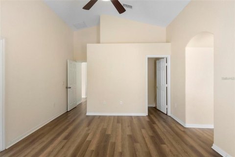 House in Deltona, Florida 4 bedrooms, 195.65 sq.m. № 2108858 - photo 14