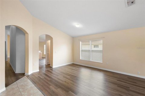 House in Deltona, Florida 4 bedrooms, 195.65 sq.m. № 2108858 - photo 6