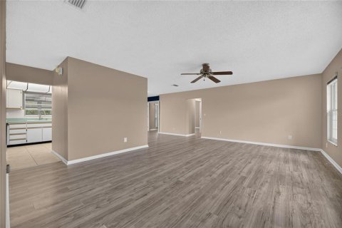 Villa ou maison à vendre à Sun City Center, Floride: 3 chambres, 143.53 m2 № 2298304 - photo 7