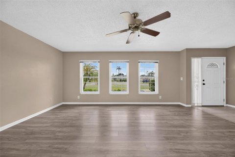 Villa ou maison à vendre à Sun City Center, Floride: 3 chambres, 143.53 m2 № 2298304 - photo 9