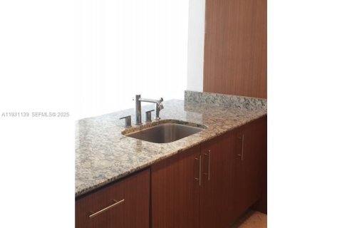 Copropriété à louer à Bal Harbour, Floride: 1 chambre, 83.24 m2 № 1989607 - photo 9