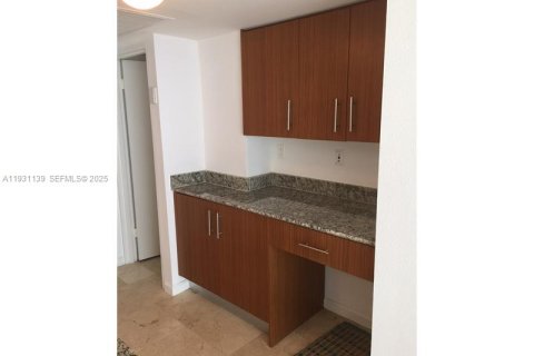 Copropriété à louer à Bal Harbour, Floride: 1 chambre, 83.24 m2 № 1989607 - photo 11