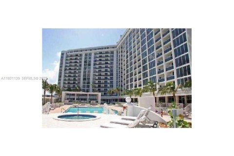 Copropriété à louer à Bal Harbour, Floride: 1 chambre, 83.24 m2 № 1989607 - photo 1