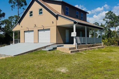 House in Punta Gorda, Florida 3 bedrooms, 126.16 sq.m. № 1721460 - photo 1