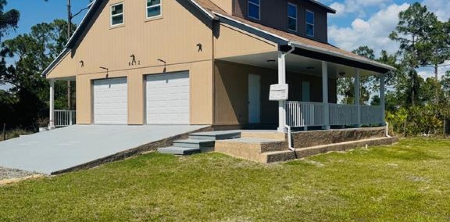 House in Punta Gorda, Florida 3 bedrooms, 126.16 sq.m. № 1721460