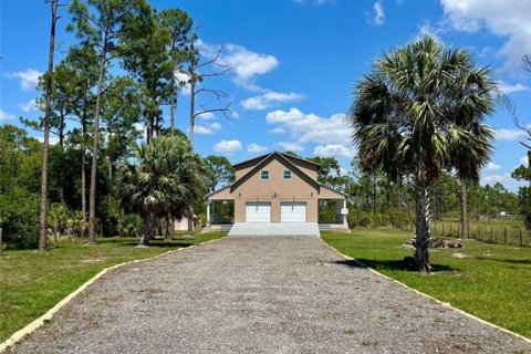 House in Punta Gorda, Florida 3 bedrooms, 126.16 sq.m. № 1721460 - photo 2