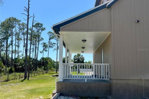 House in Punta Gorda, Florida 3 bedrooms, 126.16 sq.m. № 1721460 - photo 7