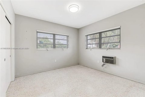 Apartamento en alquiler en Miami, Florida, 2 dormitorios, 200.67 m2 № 1950939 - foto 8