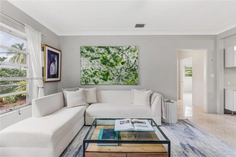 Apartamento en alquiler en Miami, Florida, 2 dormitorios, 200.67 m2 № 1950939 - foto 6