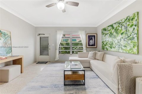 Apartamento en alquiler en Miami, Florida, 2 dormitorios, 200.67 m2 № 1950939 - foto 9