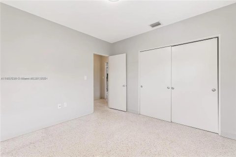 Apartamento en alquiler en Miami, Florida, 2 dormitorios, 200.67 m2 № 1950939 - foto 5