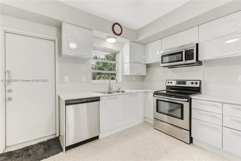 Apartamento en alquiler en Miami, Florida, 2 dormitorios, 200.67 m2 № 1950939 - foto 7