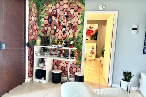 Condo in Pembroke Pines, Florida, 2 bedrooms  № 2052971 - photo 8