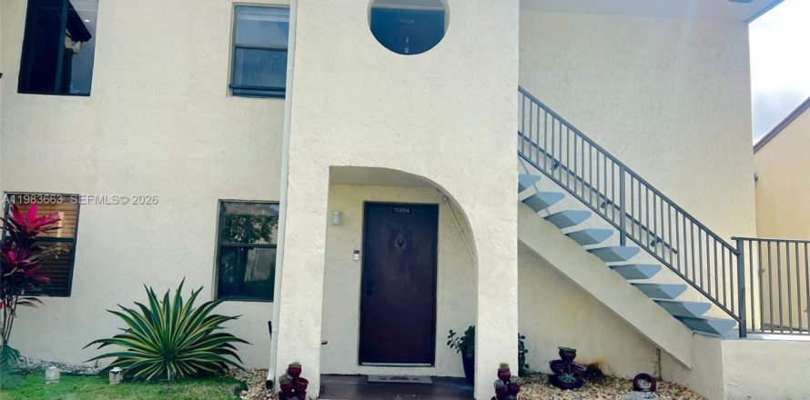 Condo in Pembroke Pines, Florida, 2 bedrooms  № 2052971