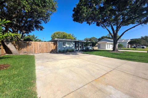 Casa en venta en Dunedin, Florida, 3 dormitorios, 117.8 m2 № 1675396 - foto 2