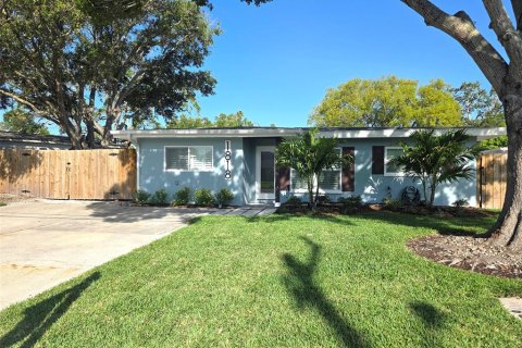 Casa en venta en Dunedin, Florida, 3 dormitorios, 117.8 m2 № 1675396 - foto 1