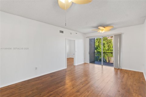 Купить кондоминиум в Тамарак, Флорида 2 спальни, 102.29м2, № 2044856 - фото 9