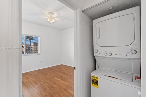 Купить кондоминиум в Тамарак, Флорида 2 спальни, 102.29м2, № 2044856 - фото 19