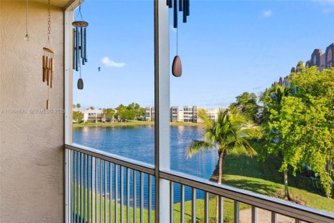 Купить кондоминиум в Тамарак, Флорида 2 спальни, 102.29м2, № 2044856 - фото 21