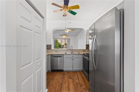 Купить кондоминиум в Тамарак, Флорида 2 спальни, 102.29м2, № 2044856 - фото 4