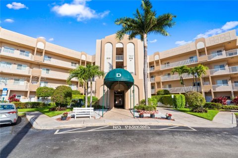 Кондоминиум с 2 спальнями в Тамарак, Флорида № 2044856