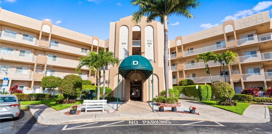 Кондоминиум с 2 спальнями в Тамарак, Флорида № 2044856