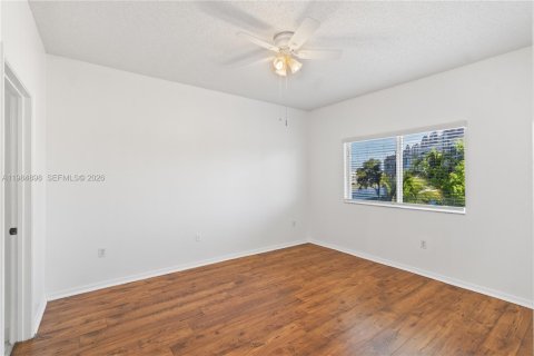 Купить кондоминиум в Тамарак, Флорида 2 спальни, 102.29м2, № 2044856 - фото 11