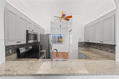 Купить кондоминиум в Тамарак, Флорида 2 спальни, 102.29м2, № 2044856 - фото 7