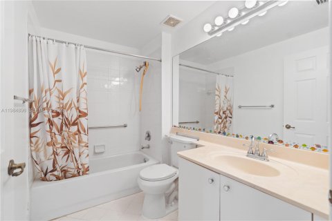 Купить кондоминиум в Тамарак, Флорида 2 спальни, 102.29м2, № 2044856 - фото 18