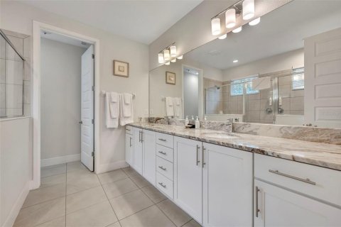 House in Kissimmee, Florida 5 bedrooms, 269.79 sq.m. № 2198621 - photo 25
