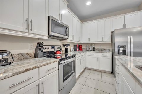 House in Kissimmee, Florida 5 bedrooms, 269.79 sq.m. № 2198621 - photo 14