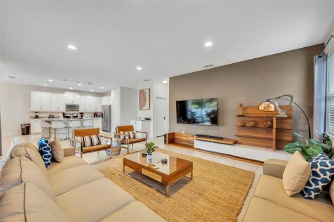 House in Kissimmee, Florida 5 bedrooms, 269.79 sq.m. № 2198621 - photo 8