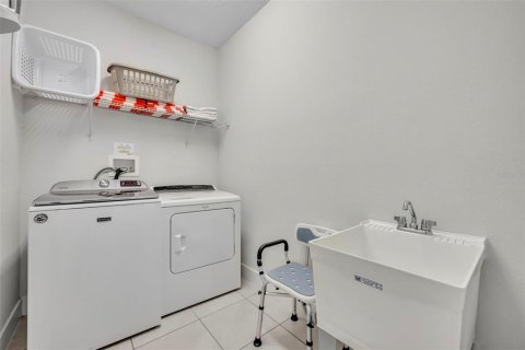 House in Kissimmee, Florida 5 bedrooms, 269.79 sq.m. № 2198621 - photo 19