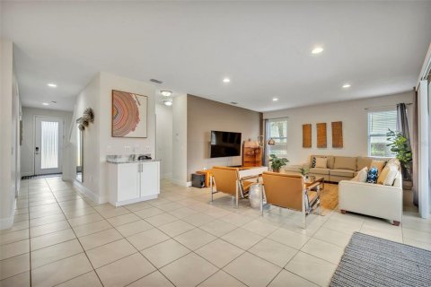 House in Kissimmee, Florida 5 bedrooms, 269.79 sq.m. № 2198621 - photo 5