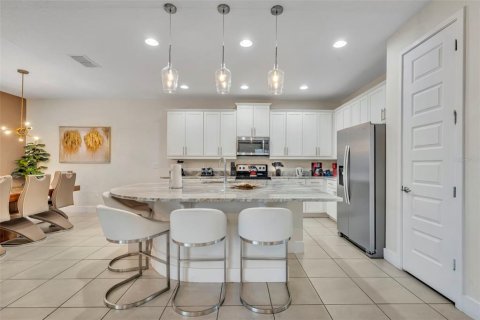 House in Kissimmee, Florida 5 bedrooms, 269.79 sq.m. № 2198621 - photo 10
