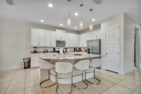 House in Kissimmee, Florida 5 bedrooms, 269.79 sq.m. № 2198621 - photo 9