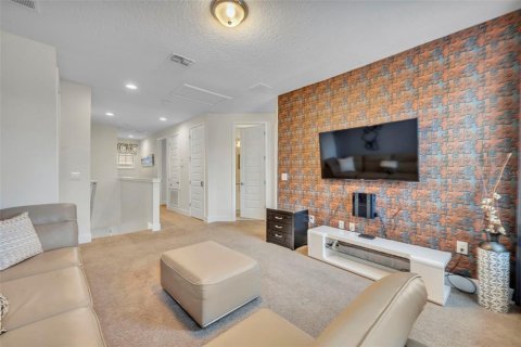 House in Kissimmee, Florida 5 bedrooms, 269.79 sq.m. № 2198621 - photo 22