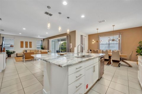 House in Kissimmee, Florida 5 bedrooms, 269.79 sq.m. № 2198621 - photo 11