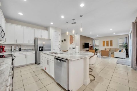 House in Kissimmee, Florida 5 bedrooms, 269.79 sq.m. № 2198621 - photo 12