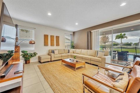 House in Kissimmee, Florida 5 bedrooms, 269.79 sq.m. № 2198621 - photo 7