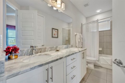 House in Kissimmee, Florida 5 bedrooms, 269.79 sq.m. № 2198621 - photo 28