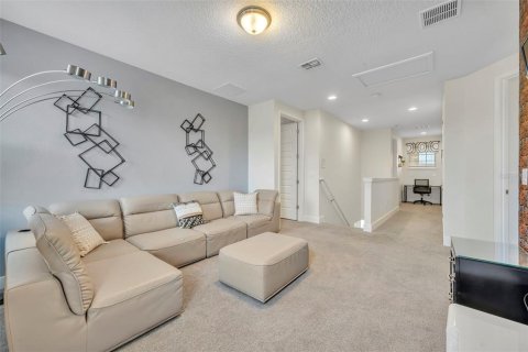 House in Kissimmee, Florida 5 bedrooms, 269.79 sq.m. № 2198621 - photo 21