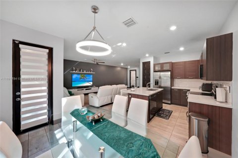Townhouse in Miami Lakes, Florida 3 bedrooms, 147.53 sq.m. № 1943778 - photo 14