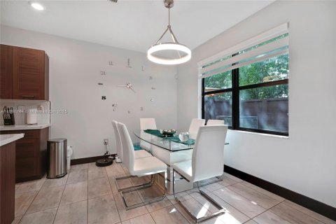 Townhouse in Miami Lakes, Florida 3 bedrooms, 147.53 sq.m. № 1943778 - photo 12